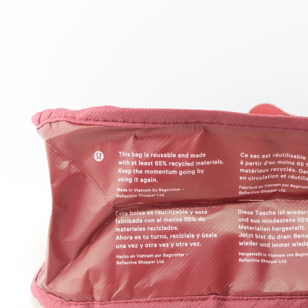 NWT Lululemon Everywhere Belt Bag Crossbody W/ Red Shopping Tote - Picture 13 of 16